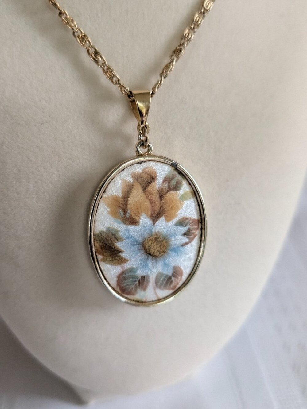 Vintage Sarah Cov Coventry Floral 1978 Spring Bouquet Necklace Reversible